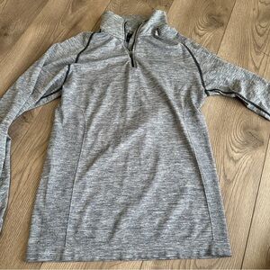 ALPHALETE Men’s pullover Quarter Zip Zenith in Gray size Medium